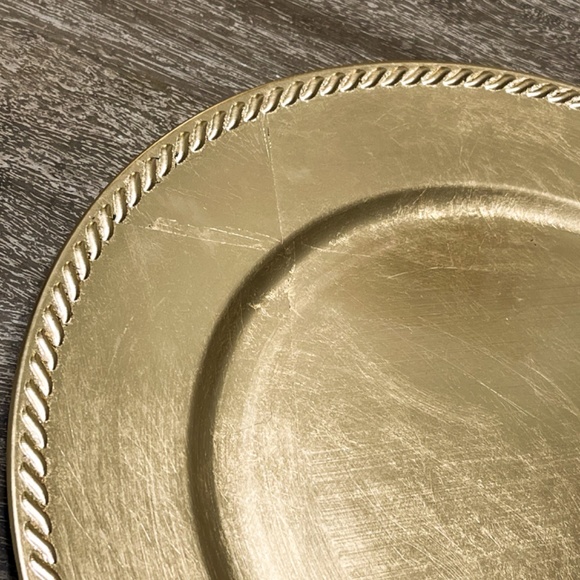 Gold charger plates , 59 chargers - Picture 7 of 11